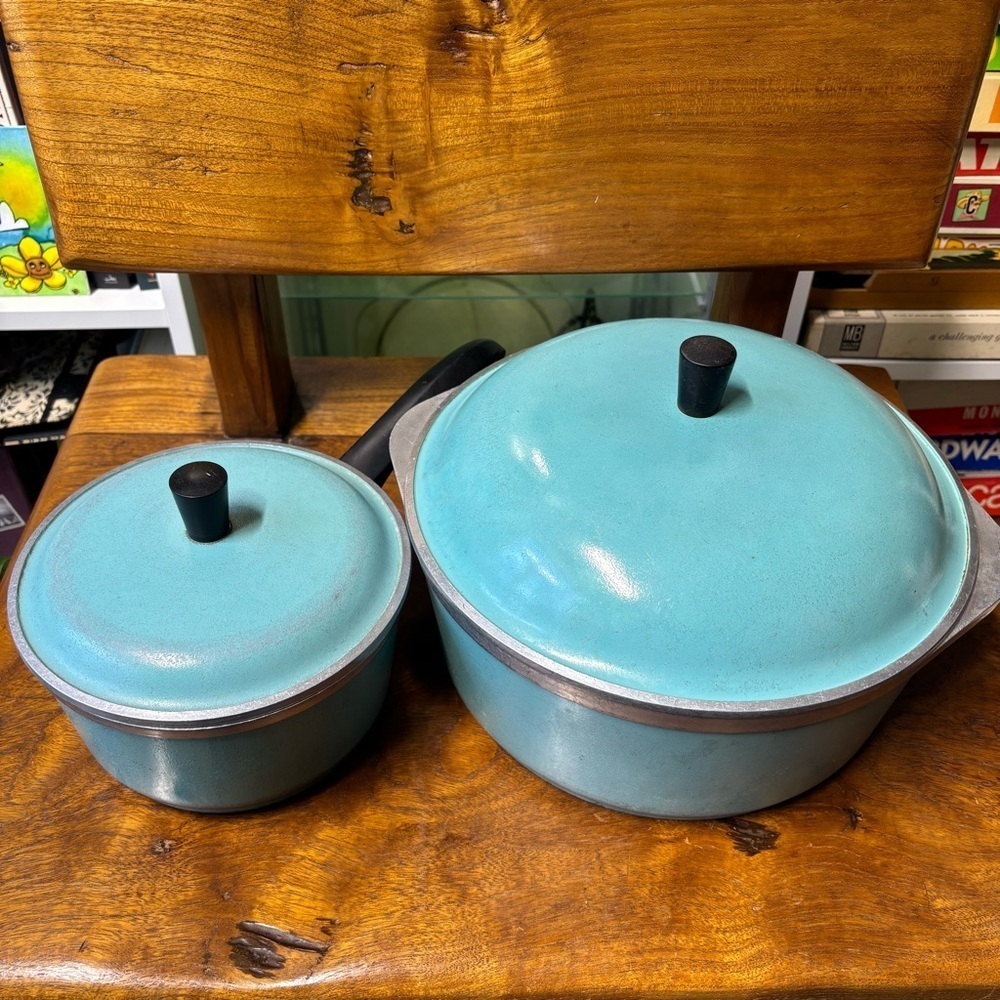 Set of 2 vintage torquoise/ teal Club cast aluminum cookware